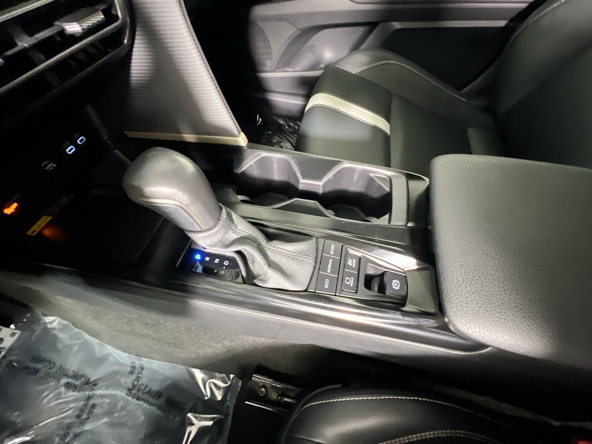 Used 2025 Toyota Camry SE FWD image 25