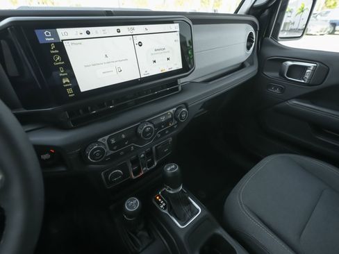 Used 2025 Jeep Wrangler Unlimited Sahara w/ Safety Group image 10