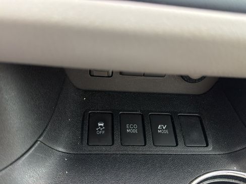 Used 2018 Toyota Highlander XLE AWD/4WD image 23