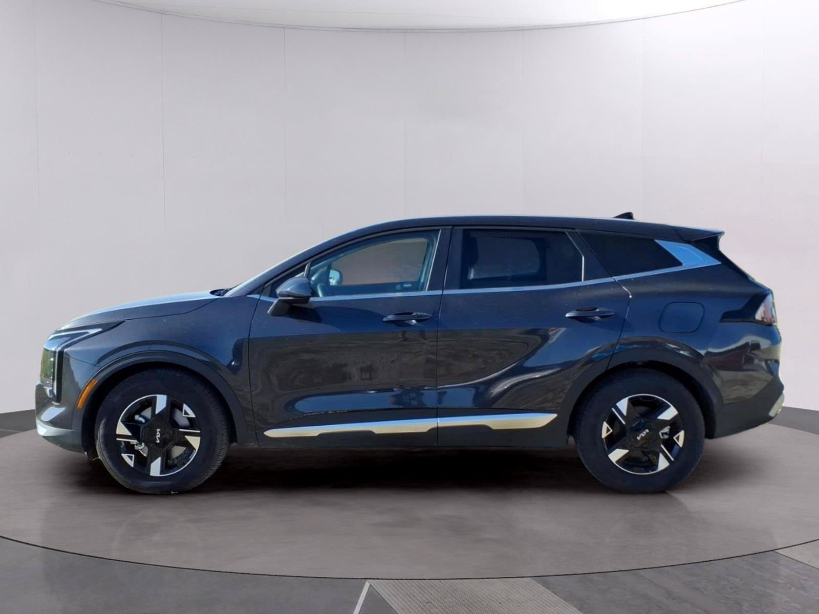 Used 2026 Kia Sportage LX FWD image 2