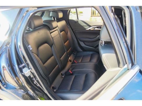 Used 2018 INFINITI QX30 Premium w/ Navigation Package image 19