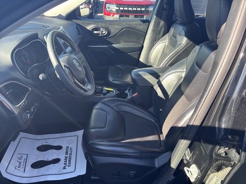 Used 2020 Jeep Cherokee Latitude Plus w/ Comfort/Convenience Group image 12