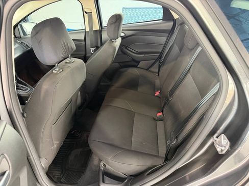 Used 2015 Ford Focus SE w/ SE Sport Package FWD image 4