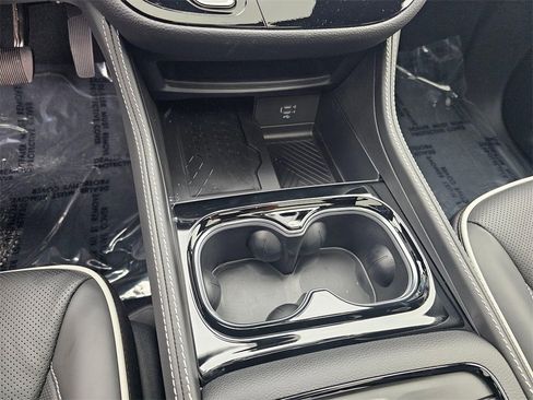 New 2026 Chrysler Pacifica Limited w/ S Appearance Package image 23