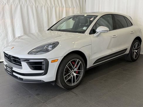 Used 2023 Porsche Macan S AWD/4WD image 1