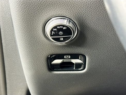 Used 2023 Mercedes-Benz GLC 300 w/ Exclusive Trim Package image 10