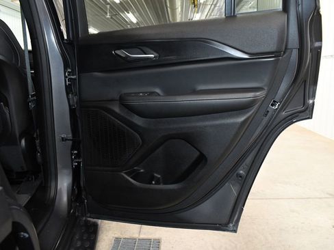 Used 2024 Jeep Grand Cherokee Laredo X image 25