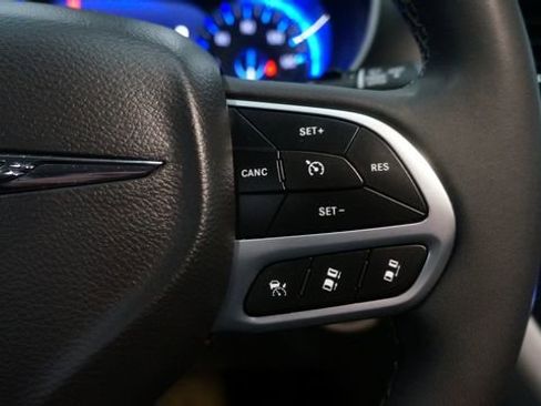 Used 2024 Chrysler Pacifica Touring-L image 24