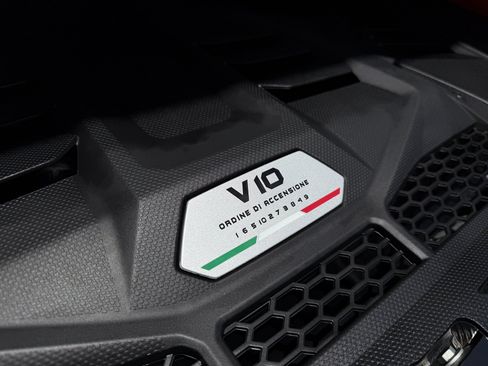 Used 2023 Lamborghini Huracan EVO RWD image 39