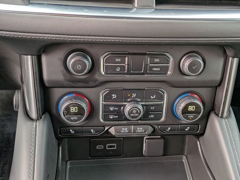 Certified 2024 Chevrolet Suburban Z71 w/ Luxury Package image 30