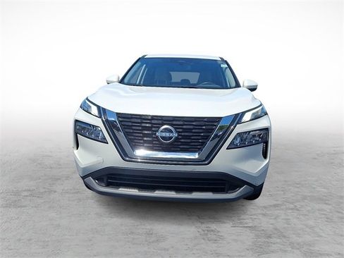 Used 2023 Nissan Rogue SV image 2