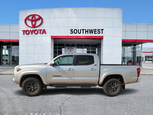 Used 2023 Toyota Tacoma SR5 RWD image 3