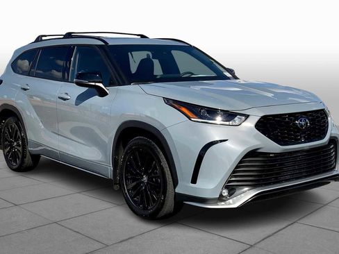 Certified 2025 Toyota Highlander XSE image 2
