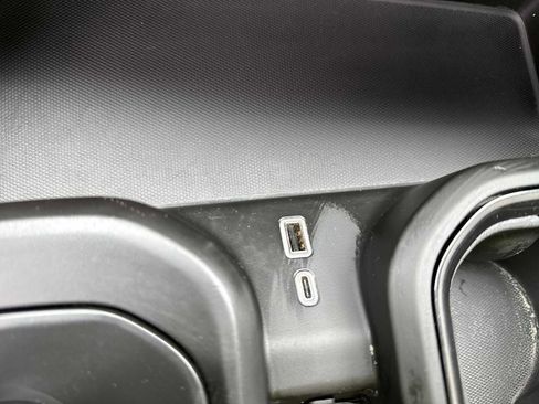 Used 2024 GMC Sierra 1500 AT4 w/ Technology Package image 32