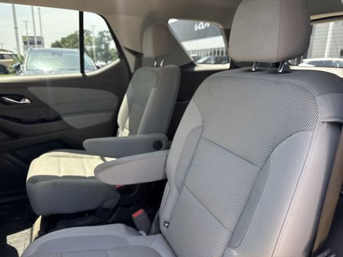 Used 2021 Chevrolet Traverse LT FWD image 29
