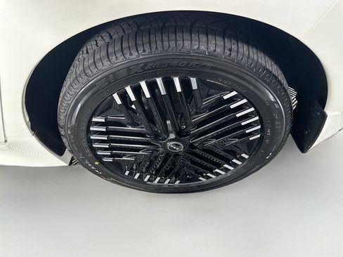 Used 2023 Nissan Leaf SV Plus image 11