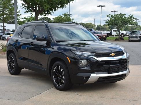 Used 2023 Chevrolet TrailBlazer LT FWD image 3