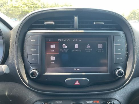 Used 2025 Kia Soul LX w/ LX Technology Package FWD image 18