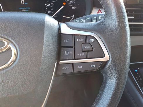 Certified 2024 Toyota Sienna XLE image 19