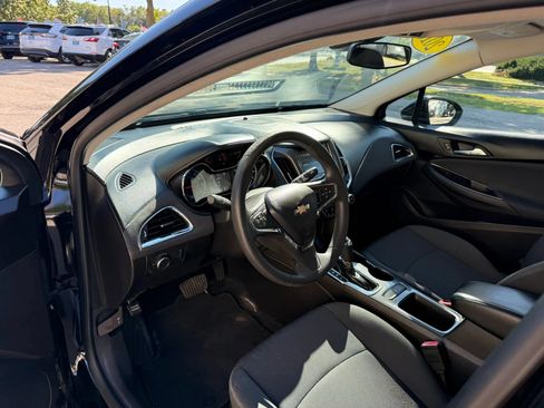Used 2016 Chevrolet Cruze LT FWD image 10