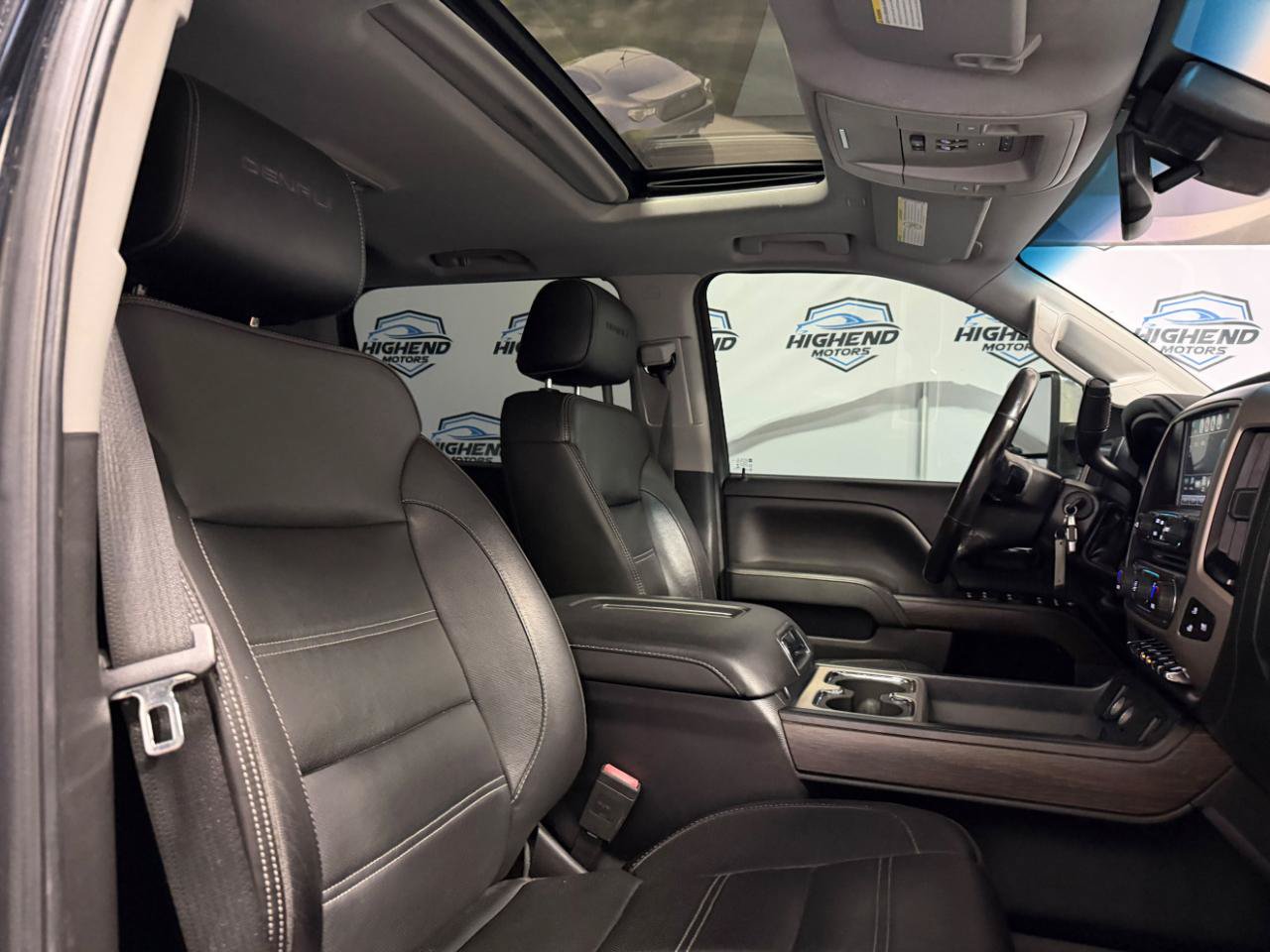 Used 2018 GMC Sierra 2500 Denali w/ Suspension Package, Off-Road AWD/4WD image 26