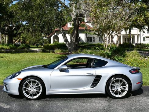 Used 2018 Porsche 718 Cayman RWD image 21
