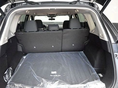 Used 2025 Nissan Rogue SV FWD image 27