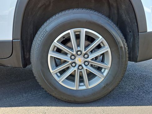 Certified 2023 Chevrolet Traverse LT FWD image 32