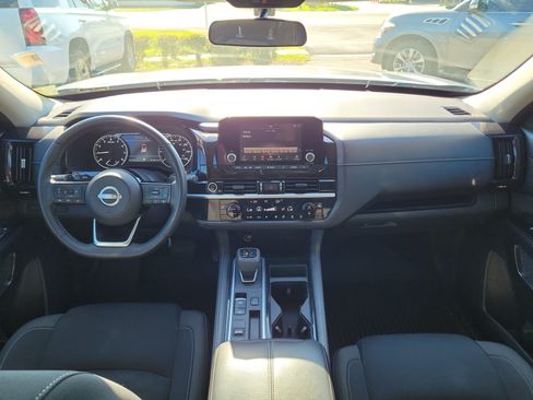 Used 2022 Nissan Pathfinder SV w/ SV Premium Package FWD image 18