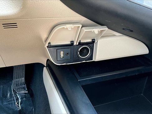 Used 2019 Toyota Camry LE FWD image 14