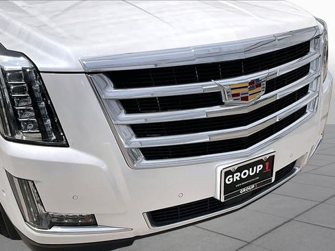 Used 2020 Cadillac Escalade Premium Luxury RWD image 29