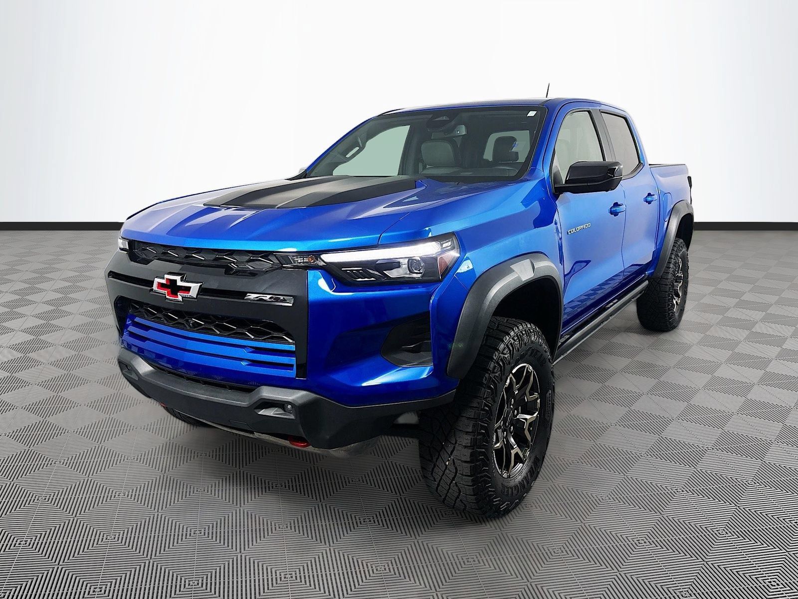 Used 2024 Chevrolet Colorado ZR2 w/ ZR2 Convenience Package III AWD/4WD image 3
