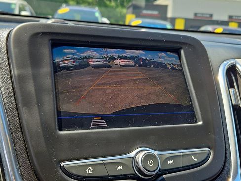 Used 2020 Chevrolet Equinox LS w/ LPO, Cargo Package FWD image 21