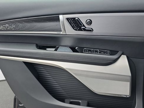 New 2026 Cadillac Vistiq Platinum w/ LPO, Floor Liner Package image 30