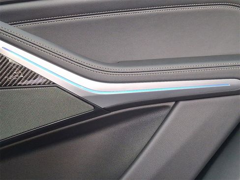 Used 2025 BMW X5 M60i image 31