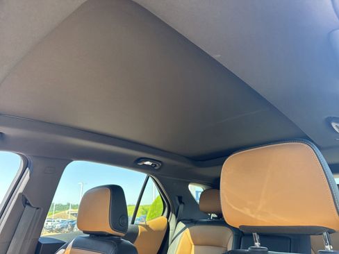Used 2018 Chevrolet Equinox Premier FWD image 12