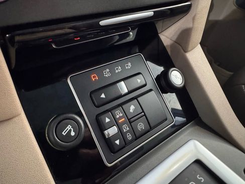 Used 2016 Land Rover LR4 HSE LUX image 40