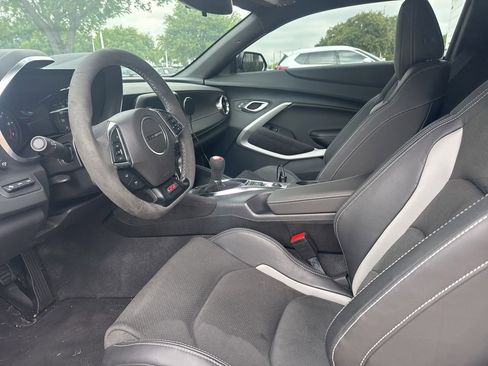 Used 2024 Chevrolet Camaro SS RWD image 9