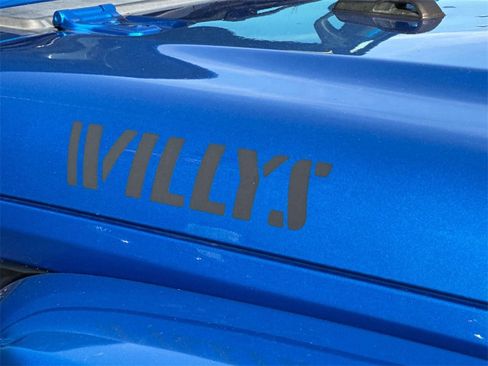 Used 2021 Jeep Gladiator Willys image 9