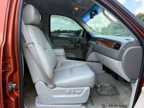 Used 2007 Chevrolet Avalanche LTZ w/ LTZ Preferred Equipment Group RWD image 14