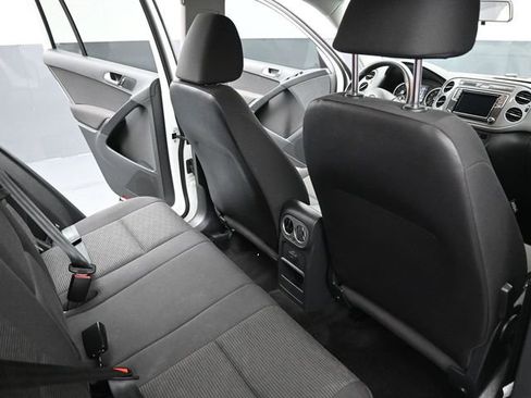 Used 2018 Volkswagen Tiguan Limited image 21