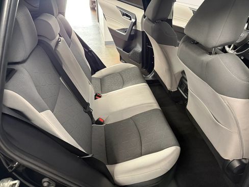 Used 2019 Toyota RAV4 XLE AWD/4WD image 15