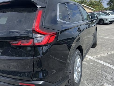Used 2025 Honda CR-V EX image 8