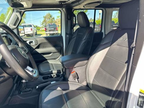 Used 2023 Jeep Wrangler Unlimited Sahara w/ Cold Weather Group AWD/4WD image 15