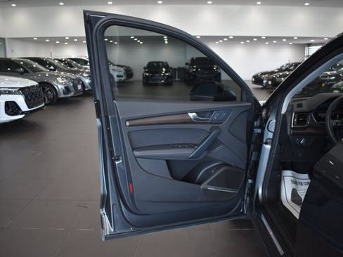 Used 2025 Audi Q5 2.0T Premium Plus w/ Premium Plus Package AWD/4WD image 10