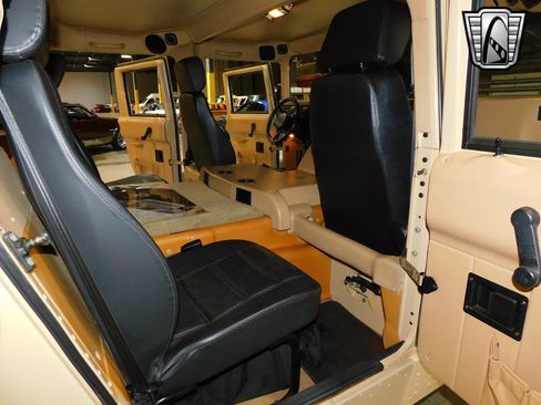 Used 1992 HUMMER H1 4-Door Wagon image 25