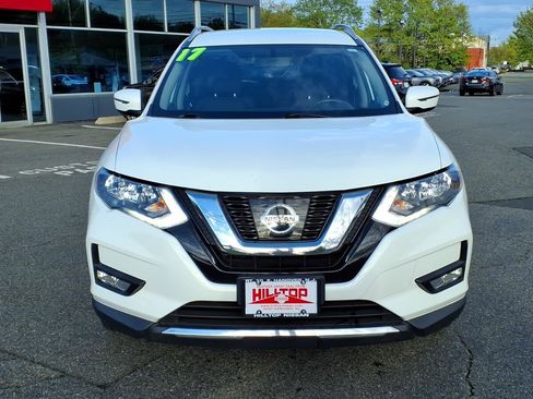Used 2017 Nissan Rogue SV AWD/4WD image 2