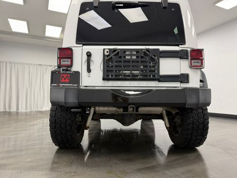 Used 2015 Jeep Wrangler Unlimited Sahara AWD/4WD image 8