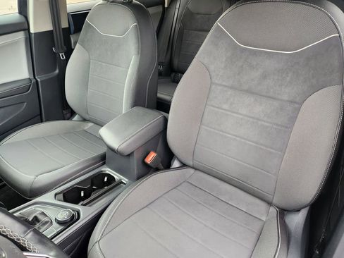 Certified 2024 Volkswagen Taos SE image 8