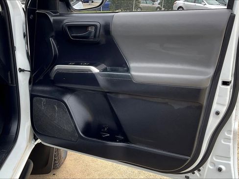 Used 2021 Toyota Tacoma SR5 w/ SR5 Appearance Package (SM) image 22